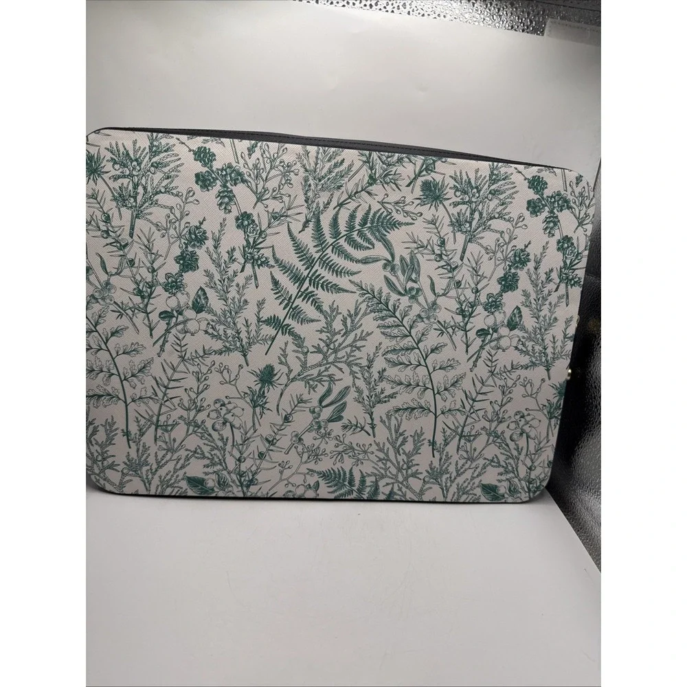 Sage Garden Laptop Case‎ from Casely—lightweight, protective